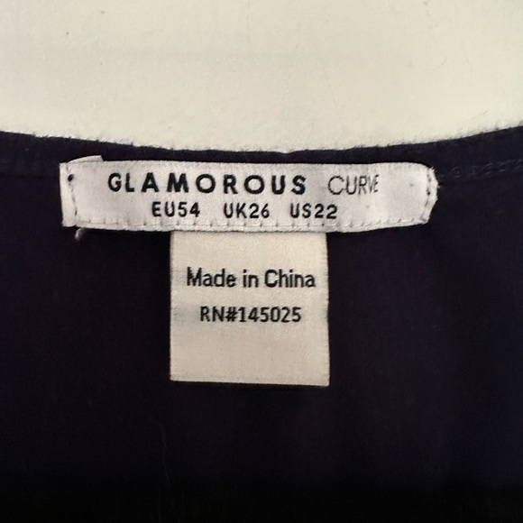 Glamorous Curve Woman’s Navy Blue Short Sleeve Tee size 22 - Picture 3 of 4